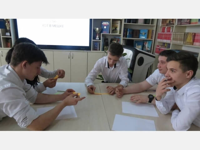 2015 жылдың 18 ақпанында Алматы технология және флористика колледжінде 1 курс студенттері арасында Абай және әл-Фарабидің мерейтой жылына арналған Тарихи турнир өтті.